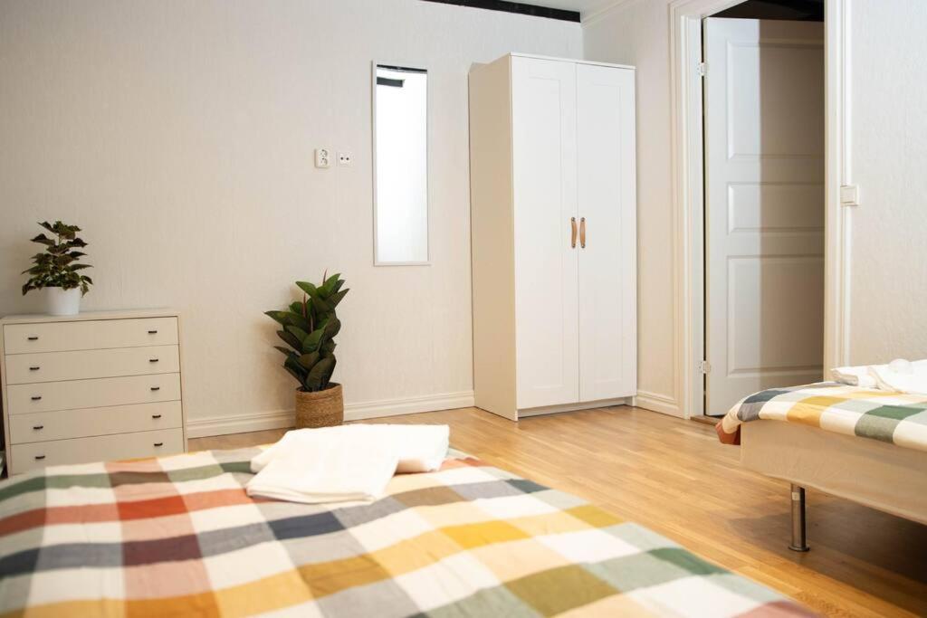 Historical Malt Factory Apartment, 6 Bedrooms, Sleeps 12 , Hot Tub ヘルシンボリ エクステリア 写真