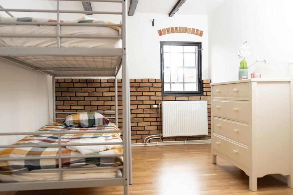 Historical Malt Factory Apartment, 6 Bedrooms, Sleeps 12 , Hot Tub ヘルシンボリ エクステリア 写真