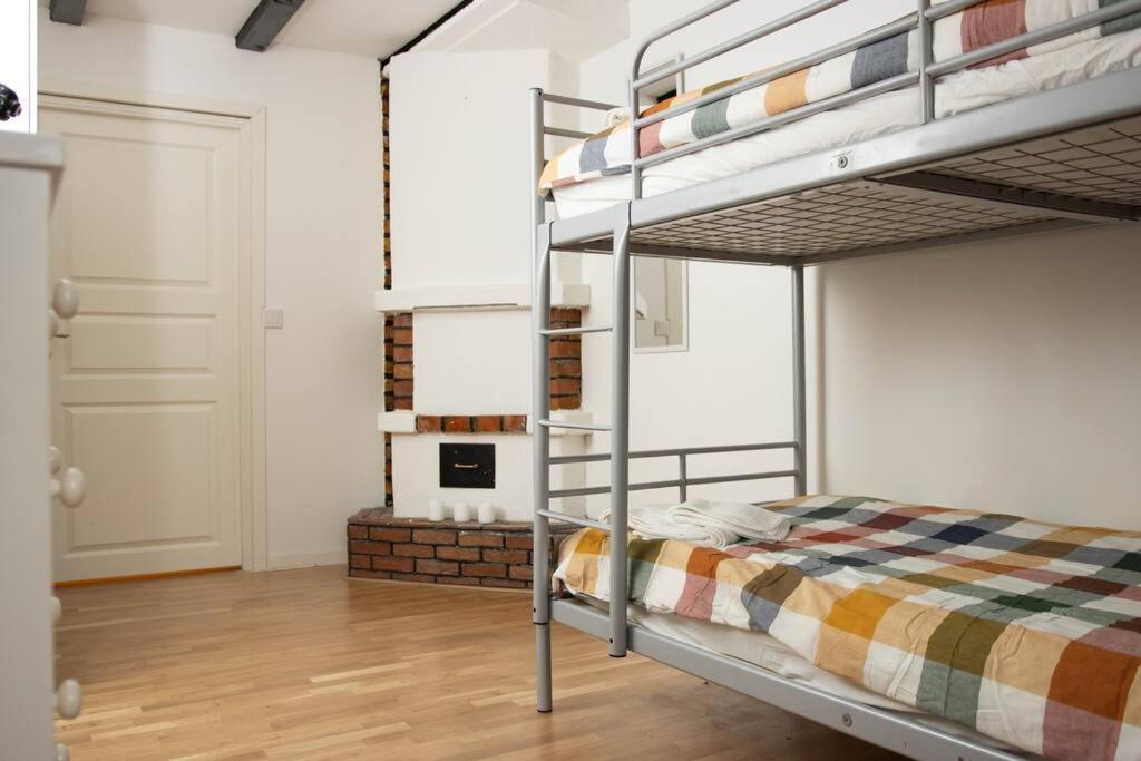 Historical Malt Factory Apartment, 6 Bedrooms, Sleeps 12 , Hot Tub ヘルシンボリ エクステリア 写真