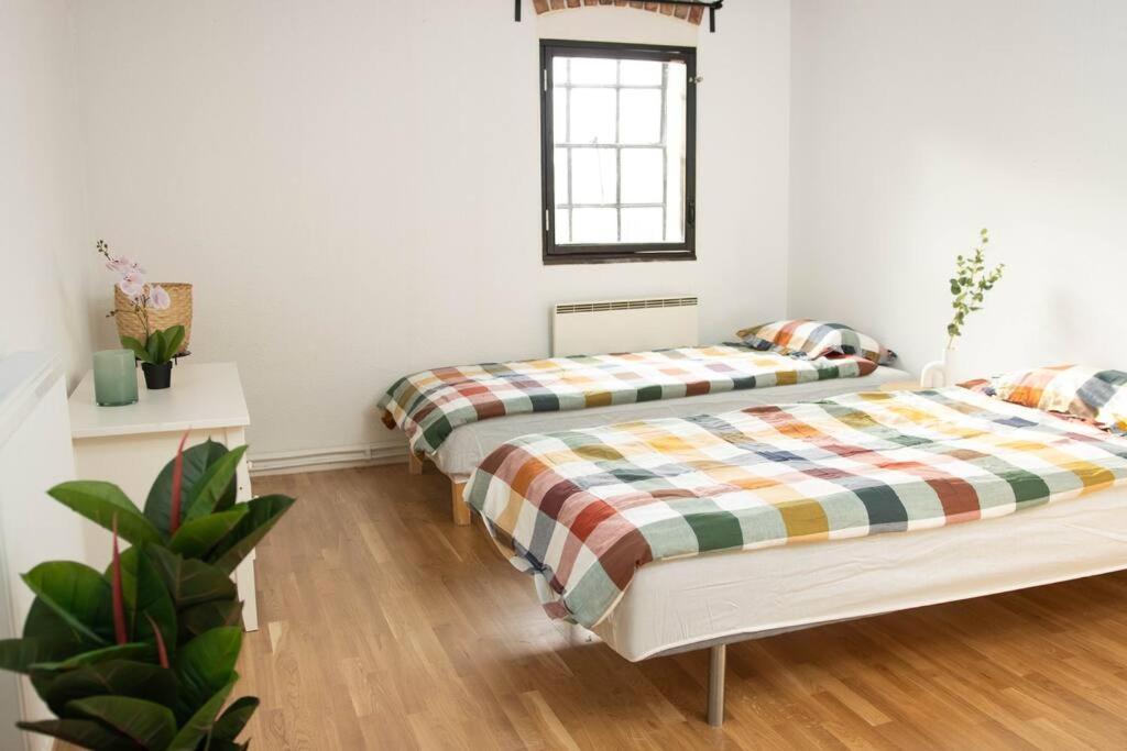 Historical Malt Factory Apartment, 6 Bedrooms, Sleeps 12 , Hot Tub ヘルシンボリ エクステリア 写真